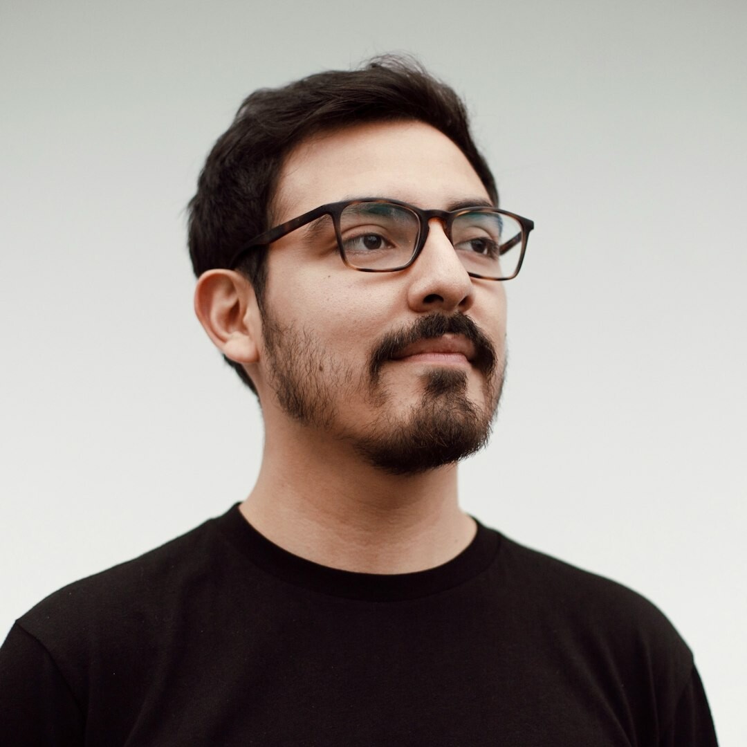 Foto profissional de homem jornalista brasileiro