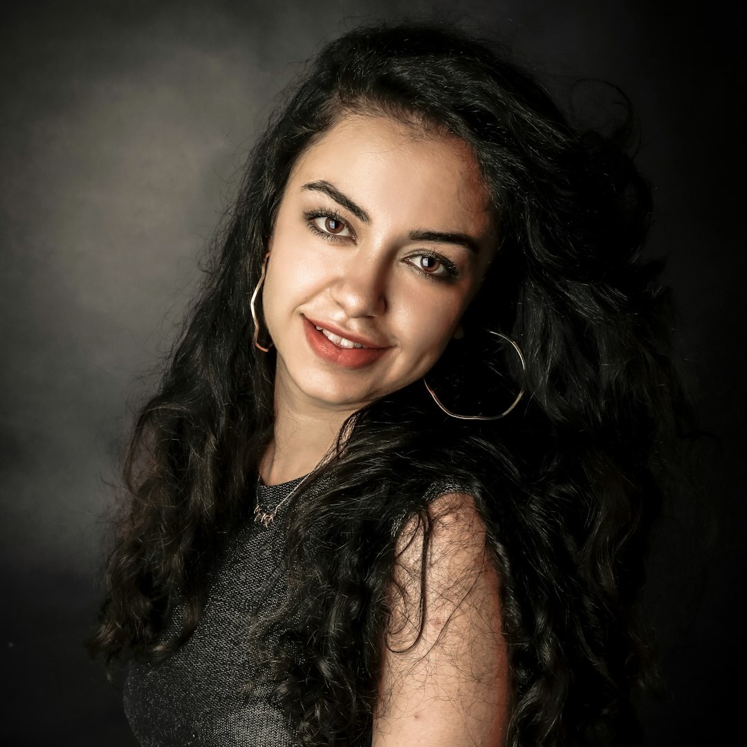 Foto profissional de mulher jornalista brasileira